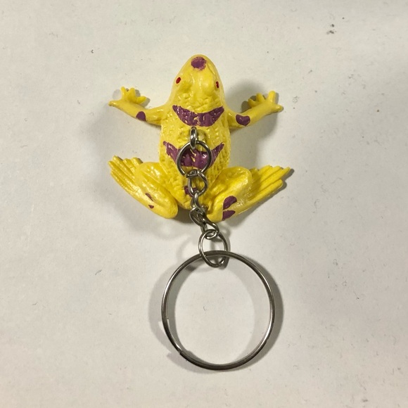 ❤️ Yellow Frog Toy Keychain - Picture 2 of 5